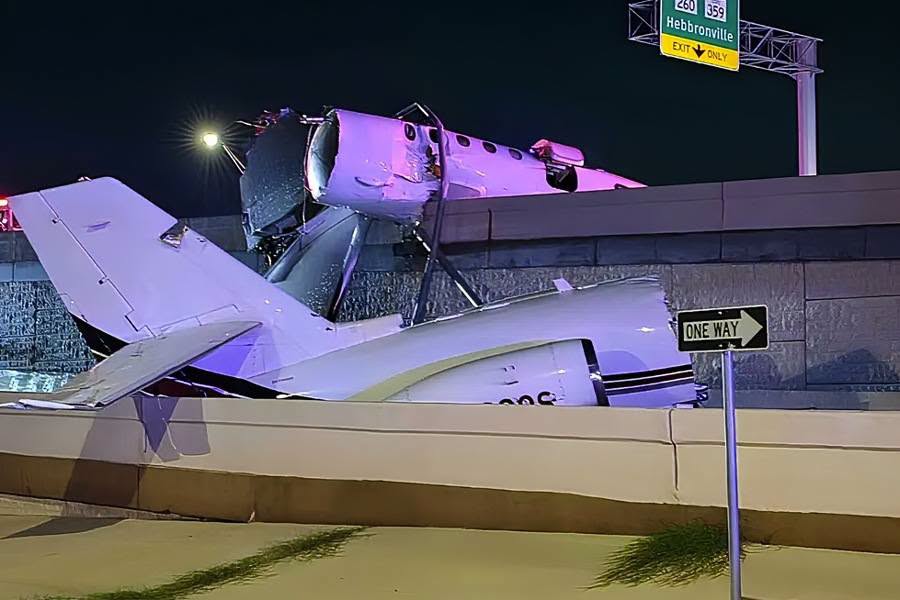 Muere una persona tras el accidente de un jet privado en una autopista de Texas | Español - 24ora